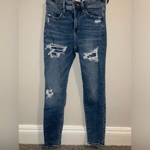 Medium Wash American Eagle Jeans/Jeggings